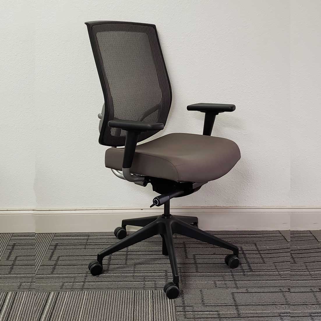 Pre-Owned SitOnIt Seating Focus Highback Swivel Task Chair - Orange – Value  Office Furniture & Equipment